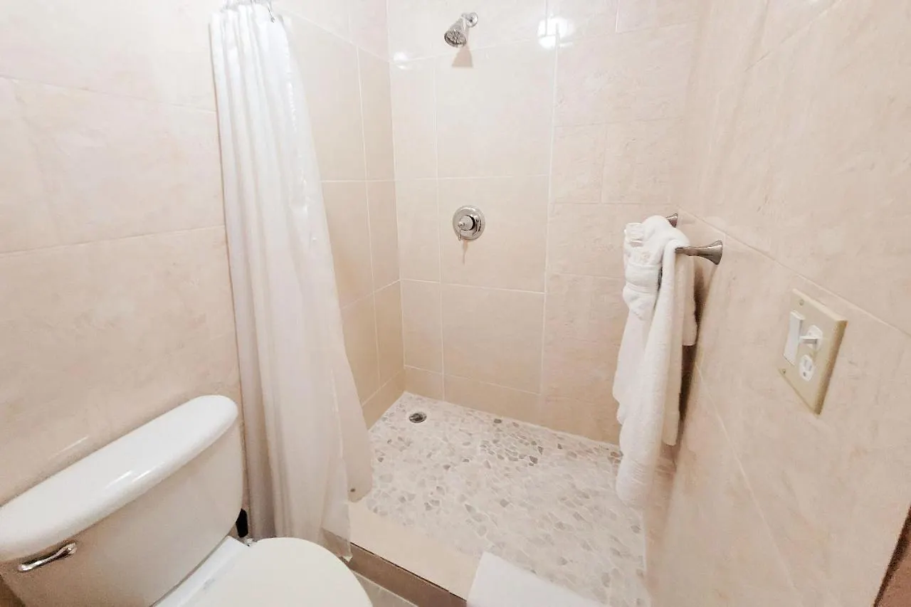 Holiday home Chalk Sound Beach Residences Near Sapodilla Bay Beach By Angel Host! Taylor Bay Beach